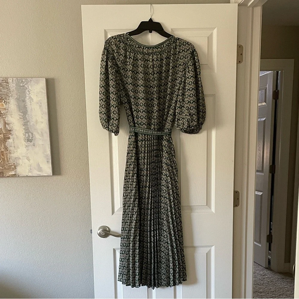 Max Studio Elbow Sleeve V-neck pleated dress - NWT - Picture 6 of 7